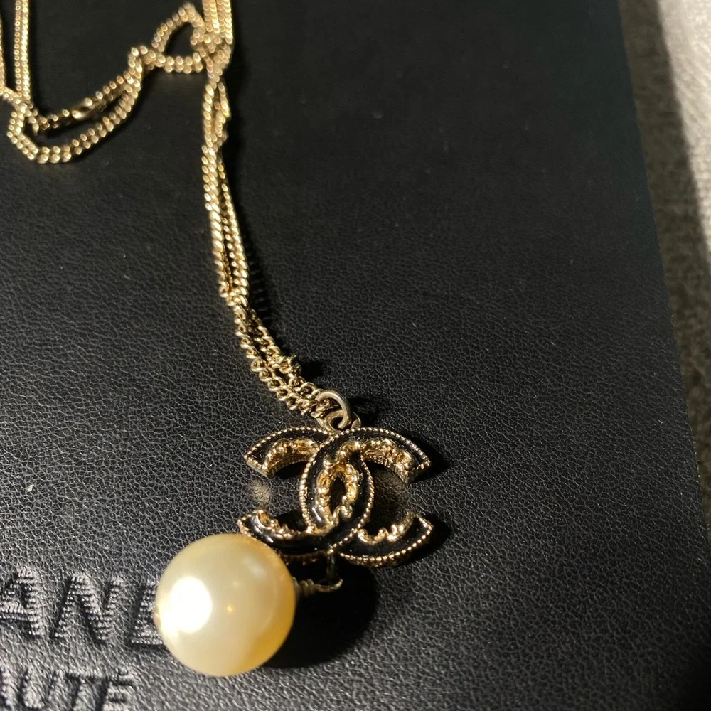 Authentic Chanel pearl chain necklace - Picture 3 of 9